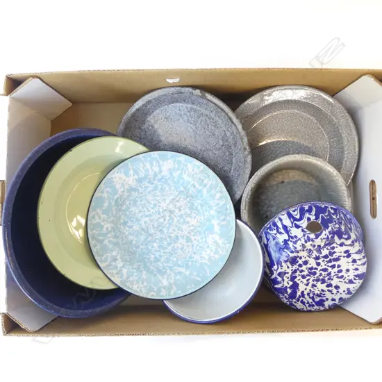 BOX – 8 VINTAGE ENAMEL BOWLS AND DISHES IN GRANITEWARE, BLUE MARBLE ETC