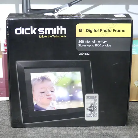 15'' DIGITAL PHOTO FRAME, BOXED