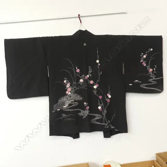 JAPANESE DECORATED SILK JACKET M SIZE