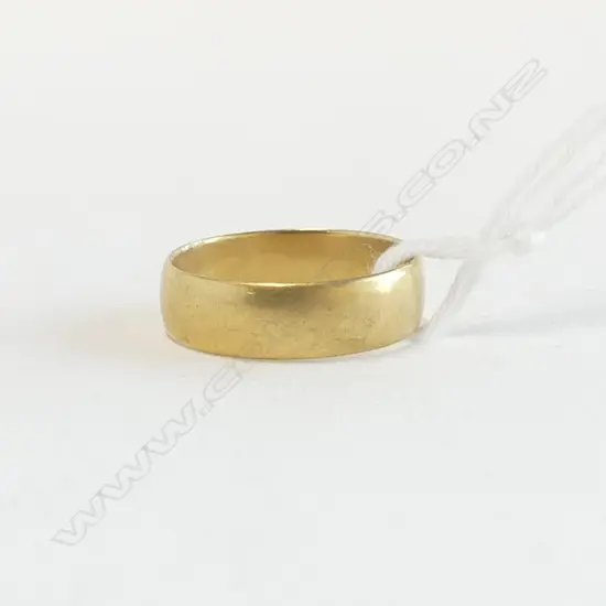 18ct GOLD BAND RING 2.94gms SIZE L