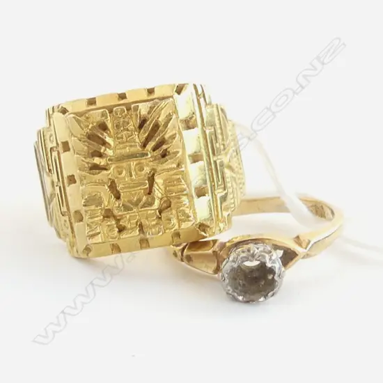 18ct GOLD SIGNET RING AZTEC DESIGN SIZE R + 1 SCRAP 15.8gms