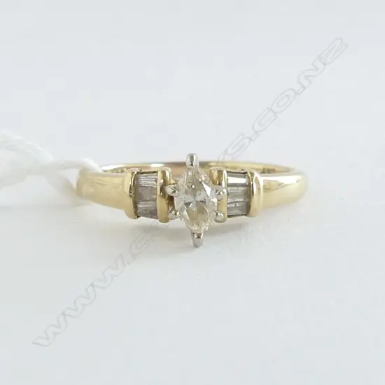14CT MARQUISE & BAGUETTE DIAMOND RING 2.8gms  SIZE Q