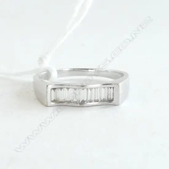 18CT WHITE GOLD DIAMOND RING 3.6gms  SIZE N