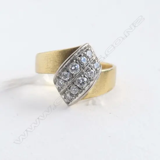 18ct yellow GOLD & DIAMOND CLUSTER RING 5.9gms SIZE N 1/2