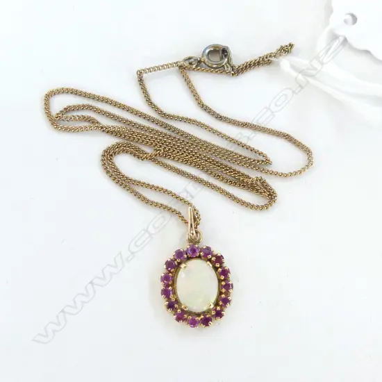 14CT OPAL PENDANT 2.1gms ON GP CHAIN 