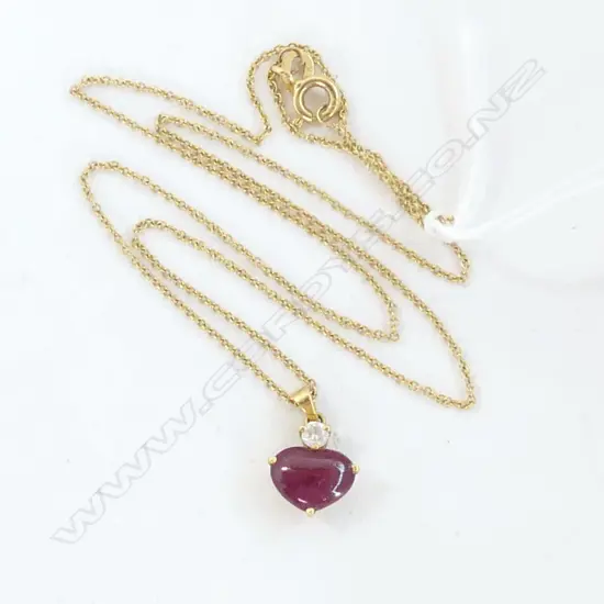 18CT CAB CUT RUBY & DIAMOND PENDANT ON 18CT CHAIN 2.1gms