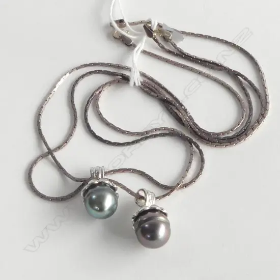 2 SILVER MOUNTED BK PEARL PENDANTS ON CHAIN