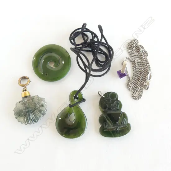 3 SMALL POUNAMU PENDANTS + 1 MOSS AGATE SHELL gold fitting?. Incls. hei tiki