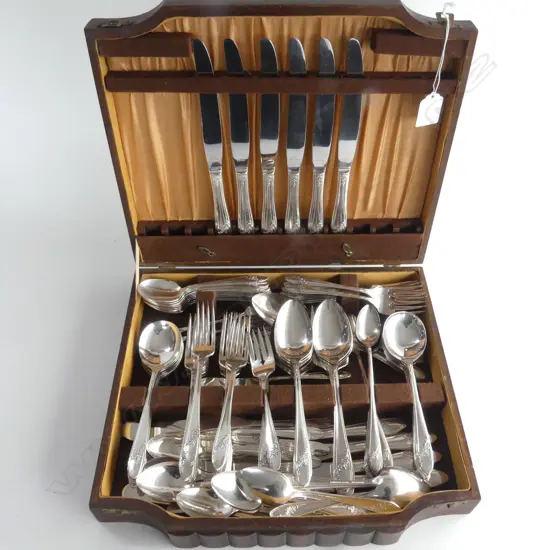 DECO ONEIDA COMMUNITY SILVER PLATE CUTLERY CANTEEN