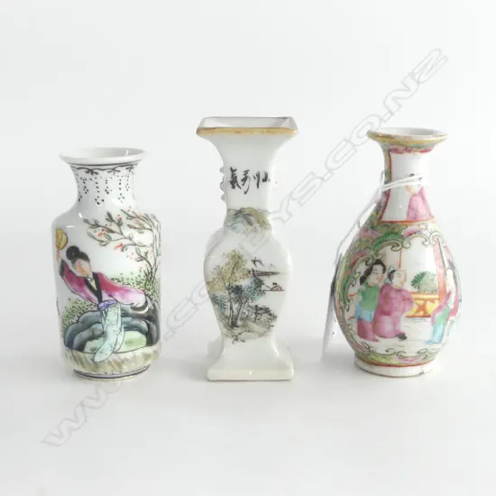 3 SMALL OLD CHINESE FAMILLE ROSE PORCELAIN VASES: 1 WITH CHIPPED FOOT H.82mm