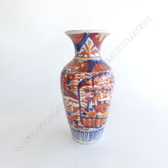 CLASSIC IMARI VASE WITH FLARED OPENING, H.260mm