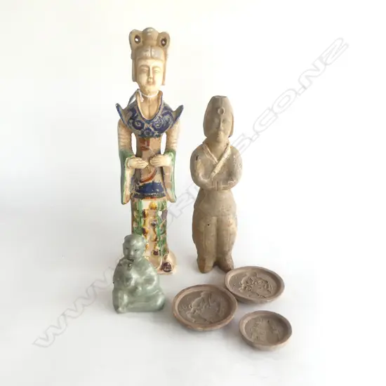 3 CHINESE TOMB COPY FIGURES & 3 SMALL PLAQUES. 1 WITH TANG SANCAI TYPE GLAZE H.340mm