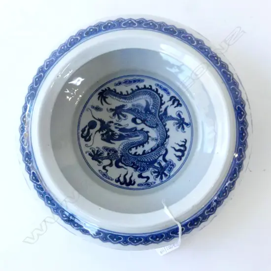 ORIENTAL B/W DISH w. DRAGON DESIGN 220mm dia