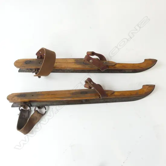  PAIR OF ANTIQUE EUROPEAN ICE SKATES, L.390MM