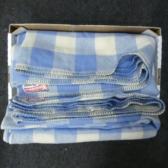 PAIR OF VINTAGE NZ PURE WOOL BLANKETS ‘WONDAWARM’ BOTH DOUBLE SIZE IN BLUE CHECK, L.2200MM x W.1950MM
