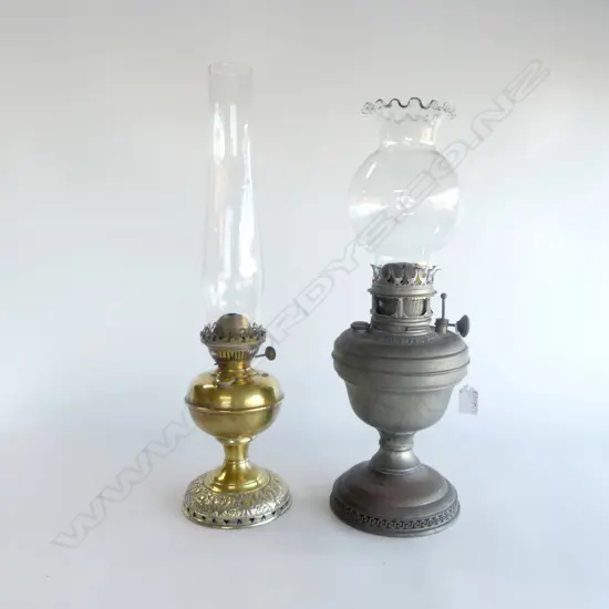 2 ANTIQUE KEROSENE LANTERNS w. GLASS FLUES H. 525, 475mm