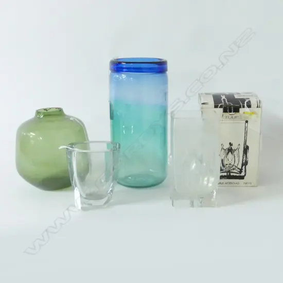 4 ART GLASS VASES INCL. HOGLUND H.240mm green w. rim chipped