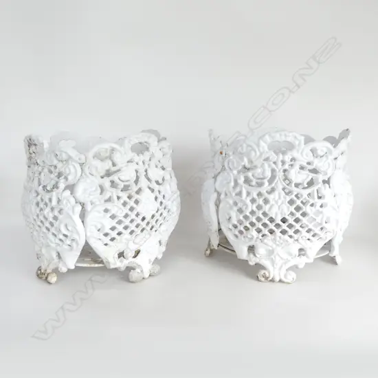 PR WHITE PAINTED CAST METAL PLANTERS H.270mm