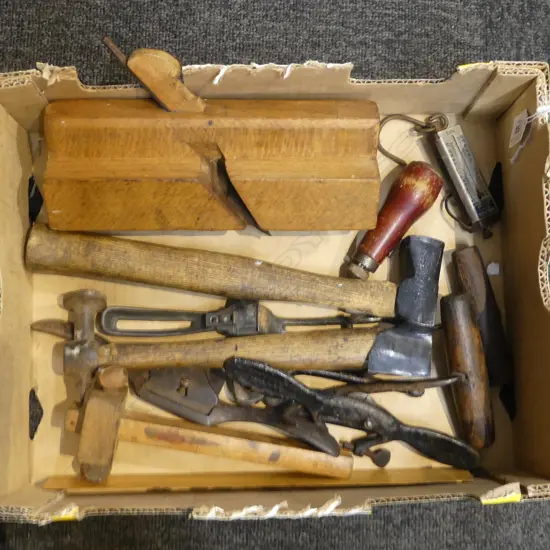 BOX OF VINTAGE TOOLS – SPOKESHAVES, HATCHET, HAMMER, GAUGE, PLANE, HOOKS ETC