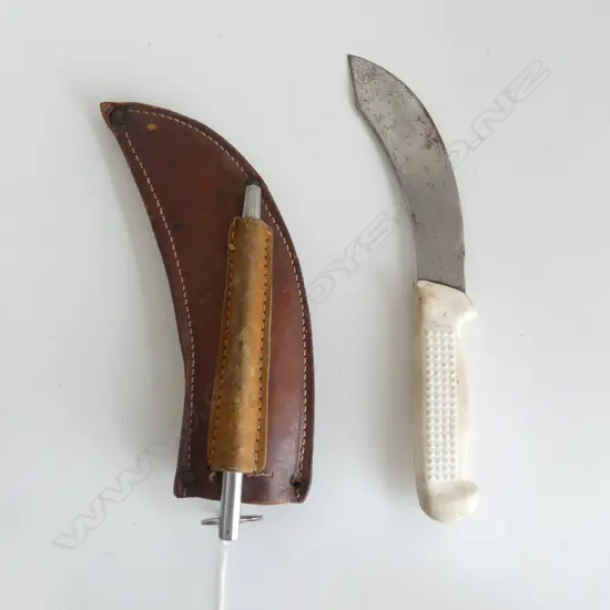 VINTAGE NZ VICTORY SHEATH KNIFE w STEEL