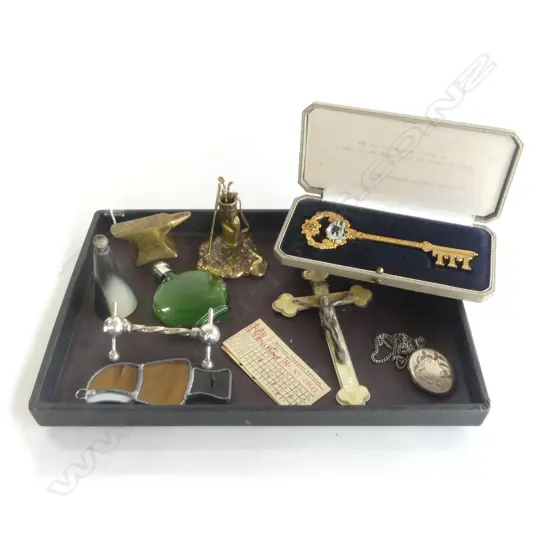 TRAY OF 10 COLLCTABLES KEY TO TOKYO CRUCIFIX LOCKET ANVIL ETC