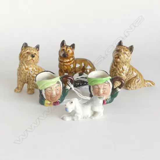 4 WADE CHINA DOGS & 2 MINITURE ROYAL DOULTON TOBY JUGS