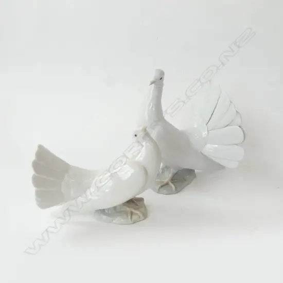 2 LLADRO DOVES; #1015& #1016 H.200mm