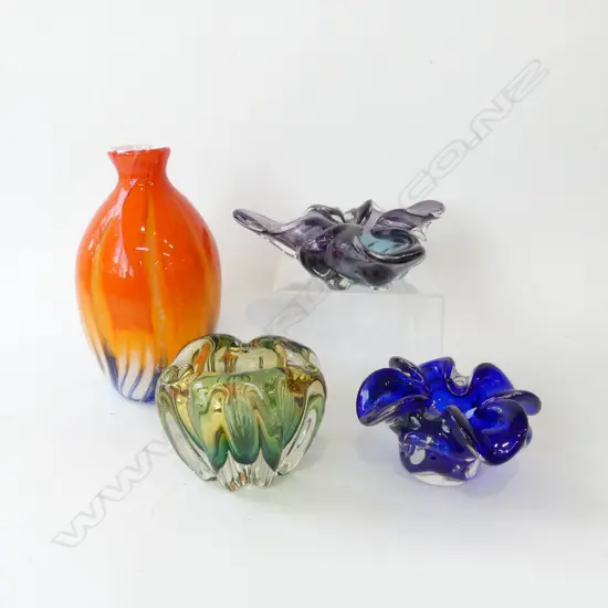 4 PCES ART GLASS