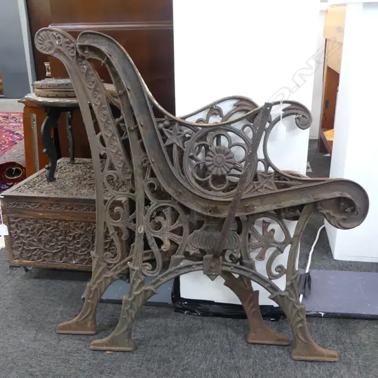 PR CAST IRON BENCH ENDS H.745mm