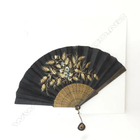 VICTORIAN HAND-EMBROIDERED FAN, L.610mm