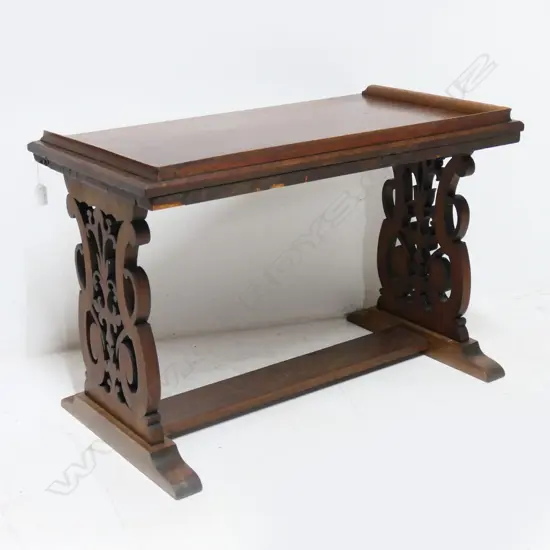 VICTORIAN TABLE 680x395x480mm