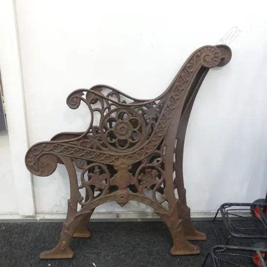 PR CAST IRON GARDEN BENCH ENDS H.755mm