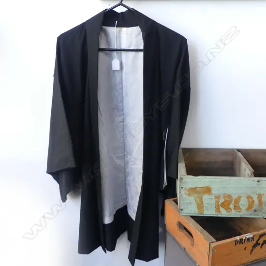 JAPANESE DECORATED SILK JACKET M SIZE