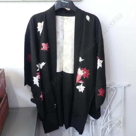 JAPANESE DECORATED SILK JACKET M SIZE