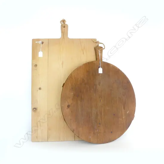 2 VINTAGE CUTTING /SERVING BOARDS WOOD ROUND DIA 500MM & RECTANGULAR 650 BY420MM
