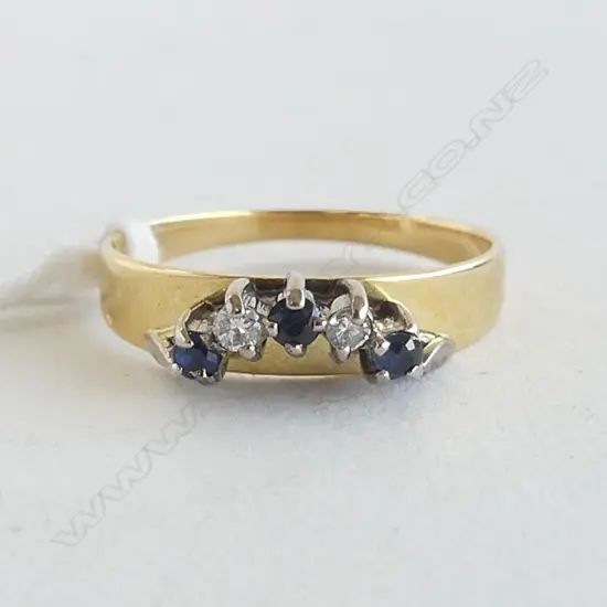 18ct YELLOW GOLD SAPPHIRE & DIAMOND RING 2.66gms  SIZE O 1/2