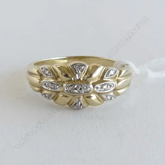 9ct YELLOW GOLD & DIAMOND 3.7gms  SIZE R