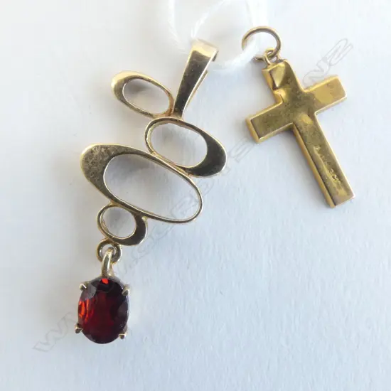 9CT PENDANT w. RED STONE + 9CT CROSS 2.8gms