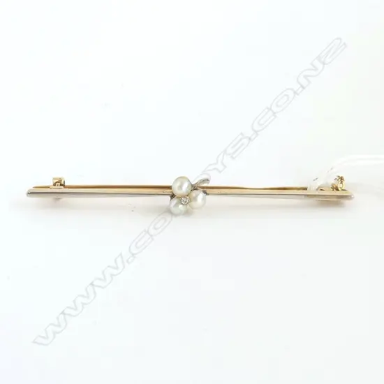 18ct GOLD PEARL & DIAMOND BROOCH 4.27gms in original box