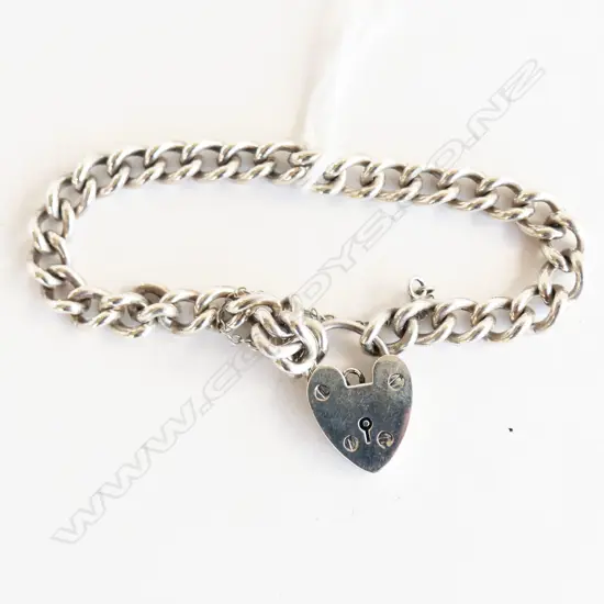 SILVER CURB LINK BRACELET HEART CLASP 24.8gms