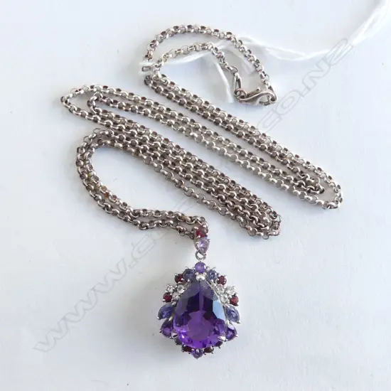 14CT ? WHITE GOLD & LGE AMETHYST PENDANT 7.5gms ON SILVER CHAIN