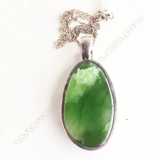 JADE & SILVER PENDANT w. SILVER CHAIN new old stock