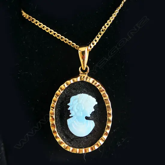 OPAL CAMEO ON BLK w CHAIN