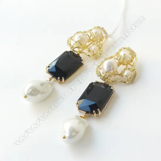 PR FAUX PEARL & ONYX EARINGS 90MM DROP
