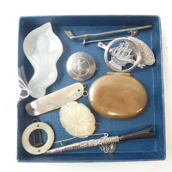 LARGE COPPER LOCKET, MOP BROOCHES, JADE? PENDANT, STG BROOCH ETC