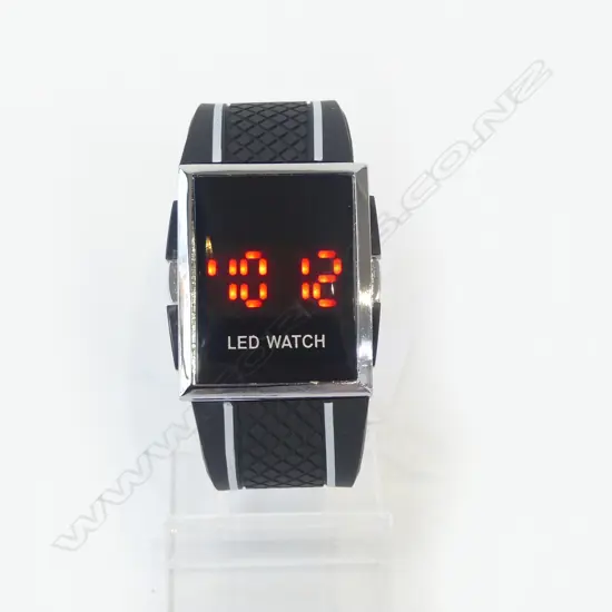 NEW '1970s LOOK' GENTS LED WATCH 