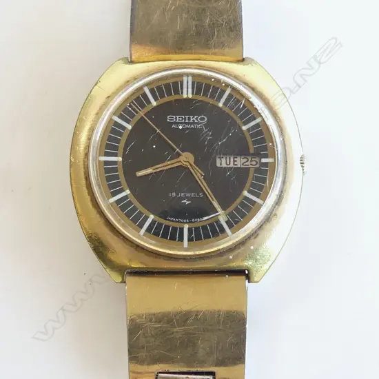 VINTAGE BOXED SEIKO AUTOMATIC GENT'S WRISTWATCH 19 JEWEL apparently running