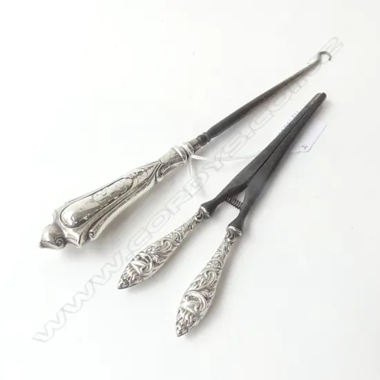 STG SILVER GLOVE STRETCHERS & BUTTON HOOK BIRMINGHAM 1903 & 1918, L.180MM & L.240MM