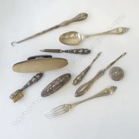 STG SILVER FORK & SPOON 60gms + 8 PCES ASST. SILVER