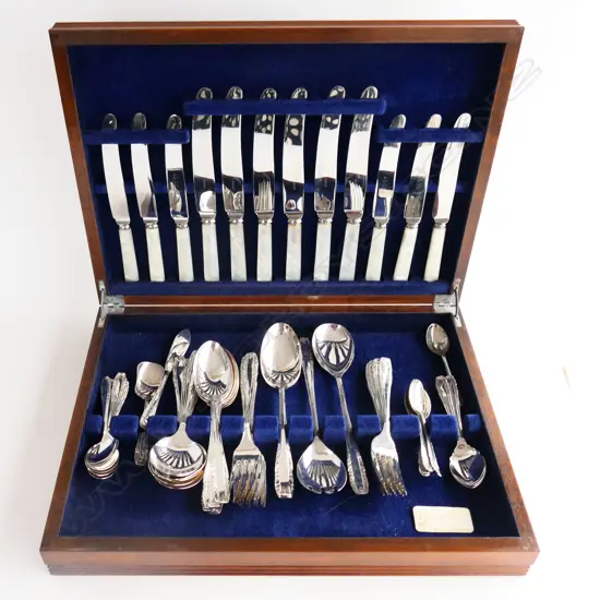 6 PLACE CUTLERY CANTEEN w. FAUX MoP HANDLED KNIVES